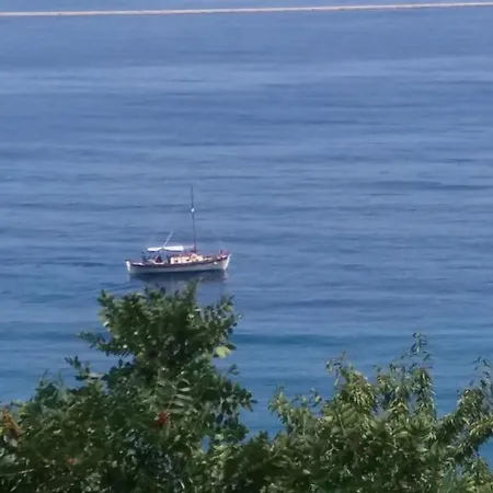 Daire Country Art Alkyoni Kókkinon Nerón