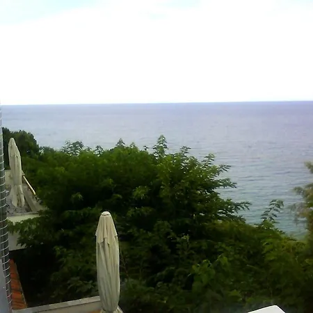 Country Art Alkyoni Apartman *